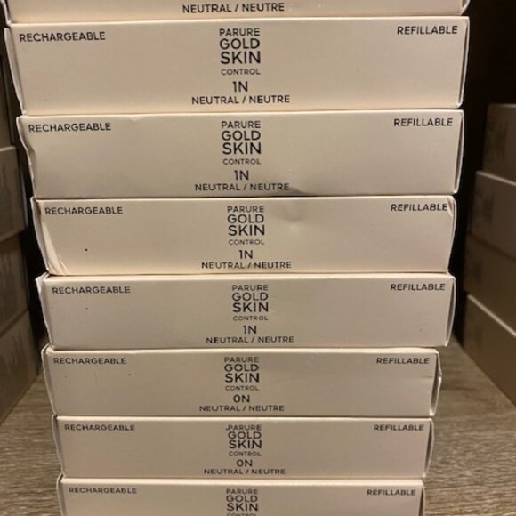 Guerlain Parure Gold Skin Control 24k gold compact foundation 8.7g Colour: 1N - Picture 3 of 3